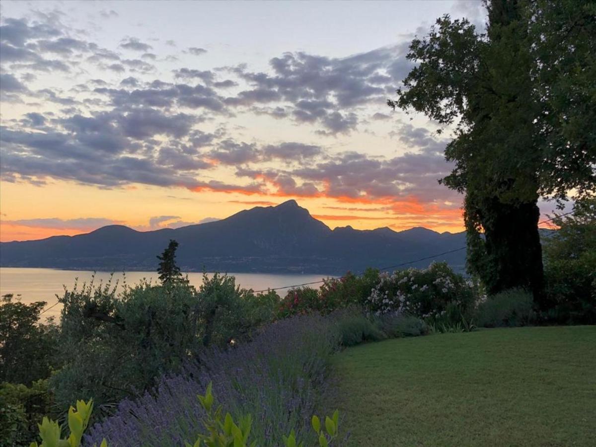 Casa Vacanze Mazurine10 Torri Del Benaco Bagian luar foto