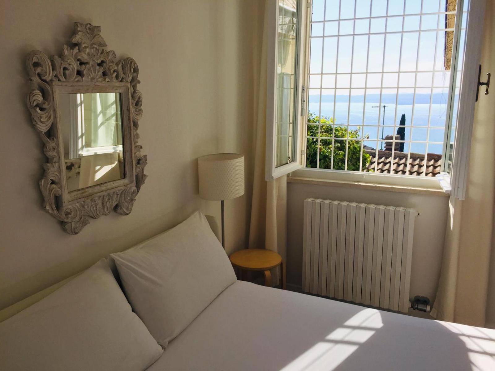 Casa Vacanze Mazurine10 Torri Del Benaco Bagian luar foto